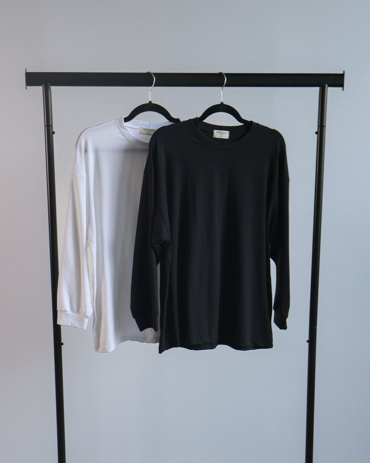 The Easy Fit Crew Long Sleeve T-Shirt in Black